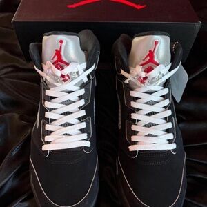 Air Jordan 5 Retro OG 'Black
Metallic Reimagined' size 10 Brand new